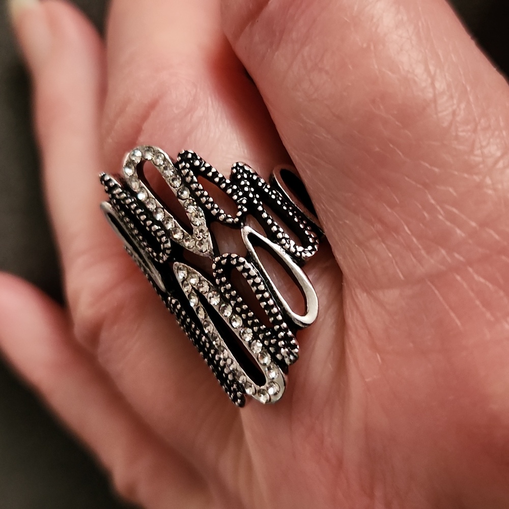 NEW- RING, SIZE 9 - Picture 2 of 7